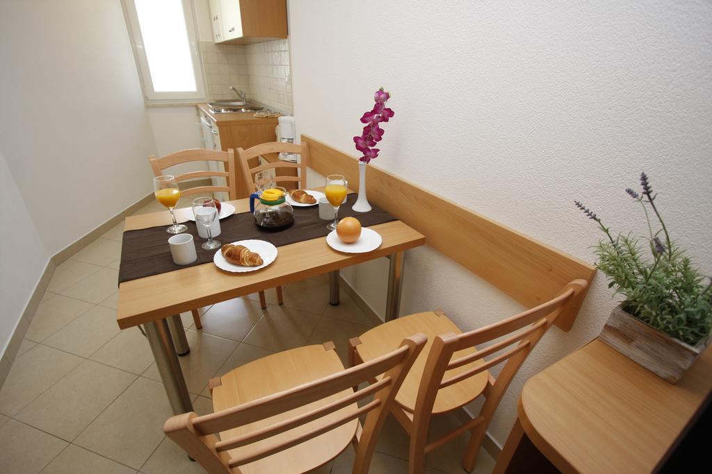 ماكارسكا Apartments Neva الغرفة الصورة