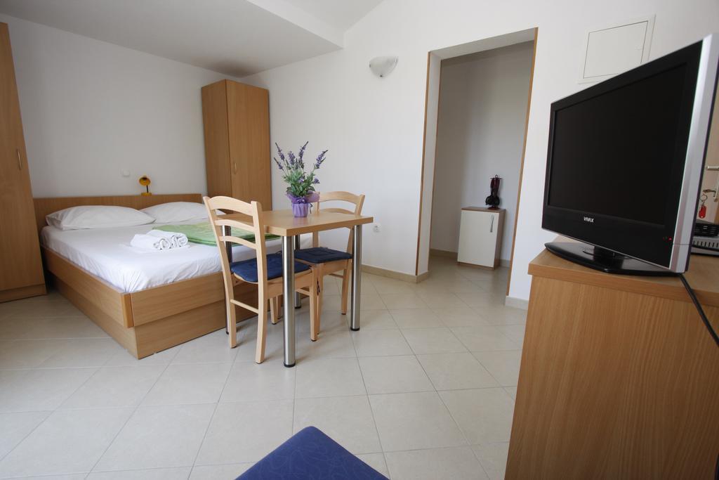 ماكارسكا Apartments Neva الغرفة الصورة