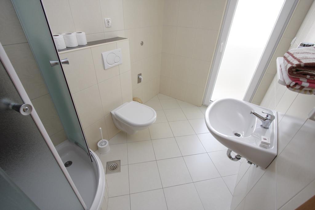 ماكارسكا Apartments Neva الغرفة الصورة
