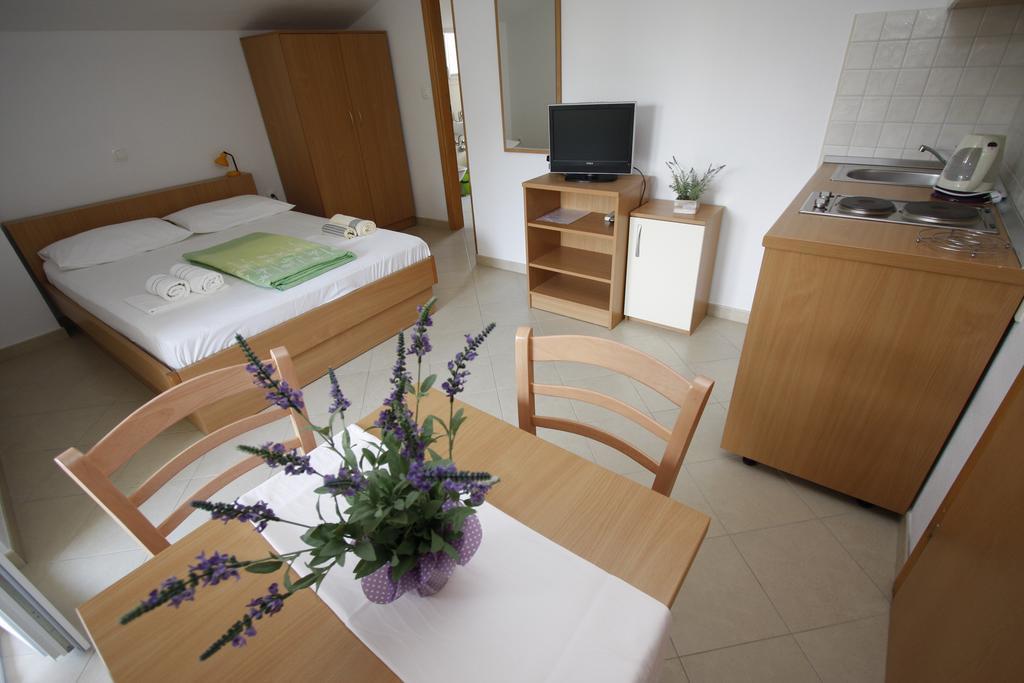 ماكارسكا Apartments Neva الغرفة الصورة