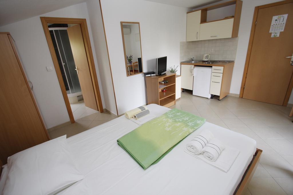 ماكارسكا Apartments Neva الغرفة الصورة